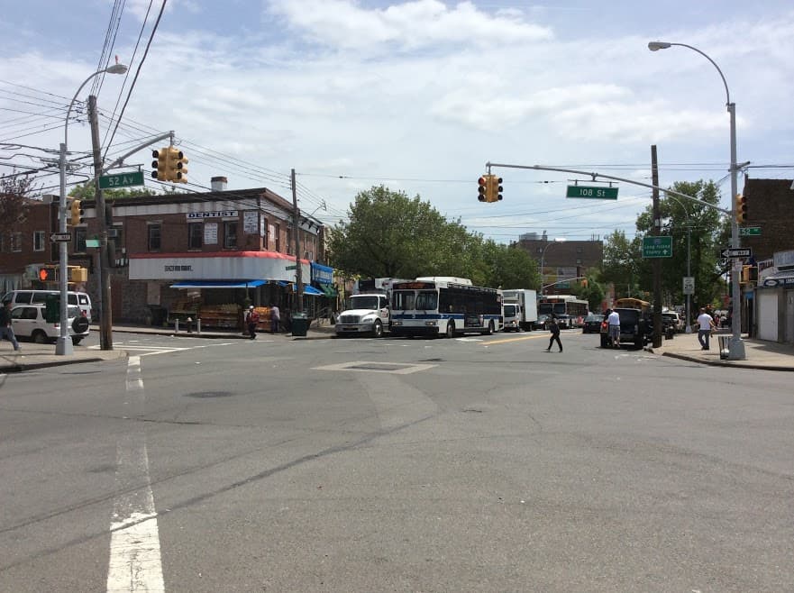 <b>Corona (Queens)</b>
<br>
<br>Entre el 2013 y el 2018, se registraron 332 lesiones y 9 muertes en esta parte de Queens, donde hay un alto indice de hispanos.
