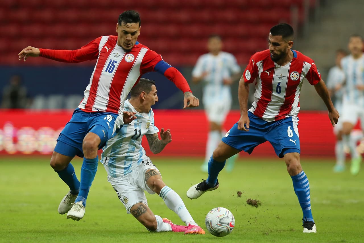 Con un solitario gol de Alejandro Gómez el equipo de Argentina venció a Paraguay y se metió a la siguiente ronda de la Copa América.
