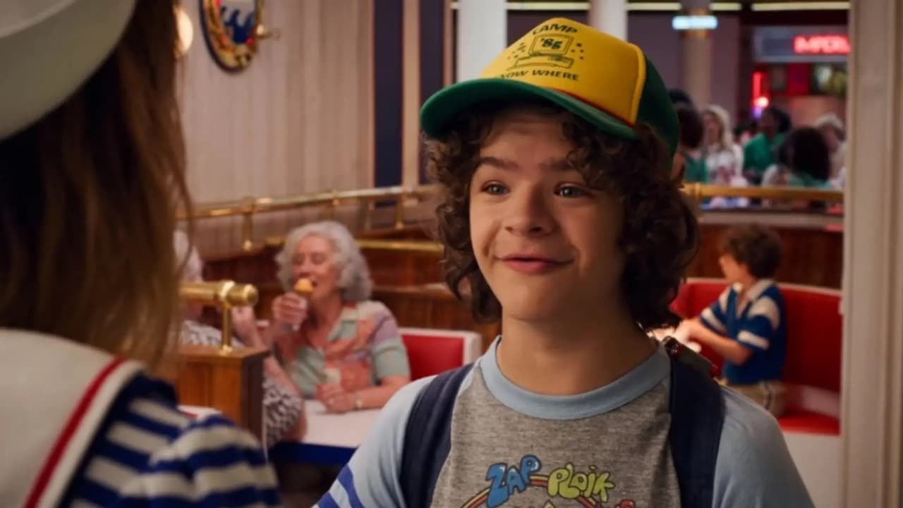 Poco a poco destacó en el campo y más tarde tuvo otro papel en la puesta en escena en 'Radio City Christmas Spectacular'. Gaten logró llegar gracias a su empeño a 'Los Miserables', una obra que se considera clásica en Broadway. Si bien le gusta mucho hacer teatro, probó suerte en 'Stranger Things' y el resto es historia.