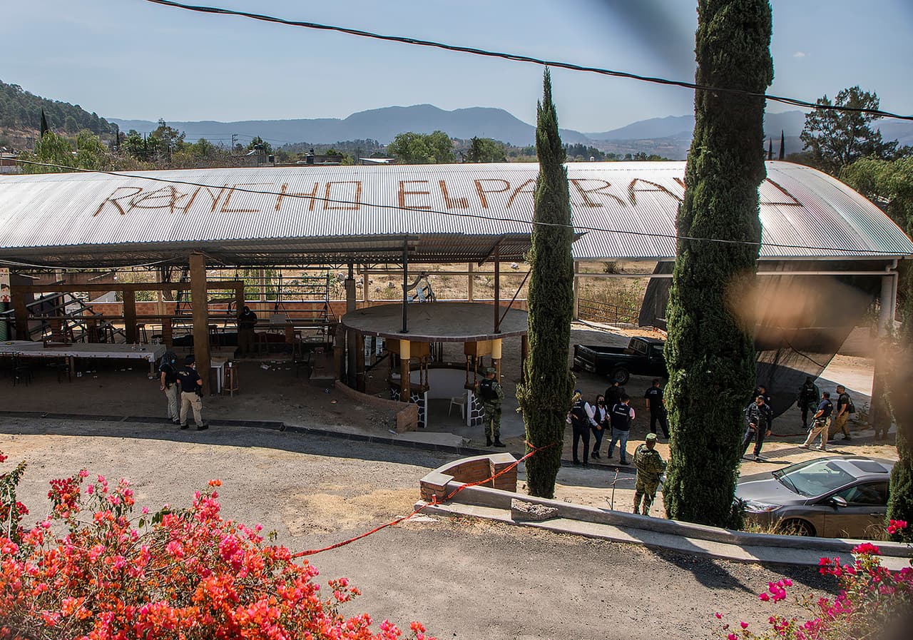 <h2 class="cms-H2-H2">Michoacán, México</h2>
<br>
<br>Michoacán es un estado que 
<a href="https://www.univision.com/noticias/estados-unidos/eeuu-reanuda-importaciones-aguacate-michoacan-mexico">es el principal productor (y exportador) de aguacate del país</a>, pero la violencia entre el CJNG y un grupo identificado como Guerreros Unidos ha dejado una estela de violencia en la región. 
<a href="https://www.univision.com/noticias/america-latina/palenque-michoacan-masacre-lider-criminal-victimas">Una masacre en un palenque</a> (una arena donde se celebran conciertos y peleas de gallos) en marzo dejó 20 víctimas. El Ejército mexicano presumió de haber controlado uno de los municipios más violentos (
<a href="https://www.univision.com/noticias/narcotrafico/antonio-oseguera-cervantes-mencho-perfil-cjng">Aguililla, cuna de varios de los líderes del CJNG</a>) también a inicios de año, pero pocas semanas después 
<a href="https://www.univision.com/noticias/narcotrafico/aguililla-michoacan-asesinato-alcalde-cesar-valencia-violencia-mexico">el alcalde de la localidad fue también asesinado</a>.