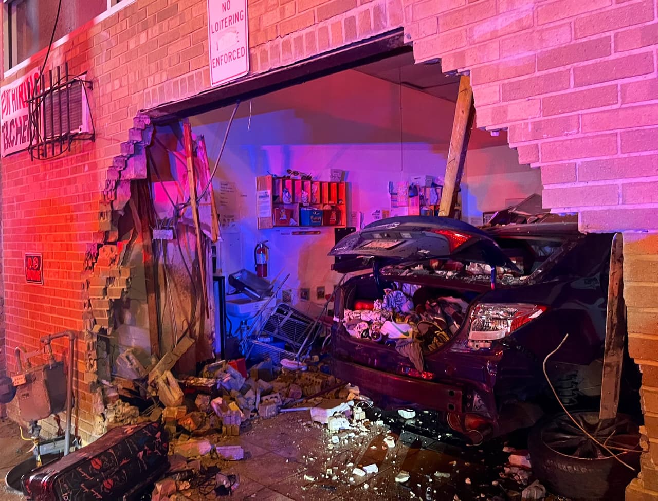 Cuerpos de emergencia trabajaron en evaluar la integridad estructural del edificio, así como el control de los servicios públicos.