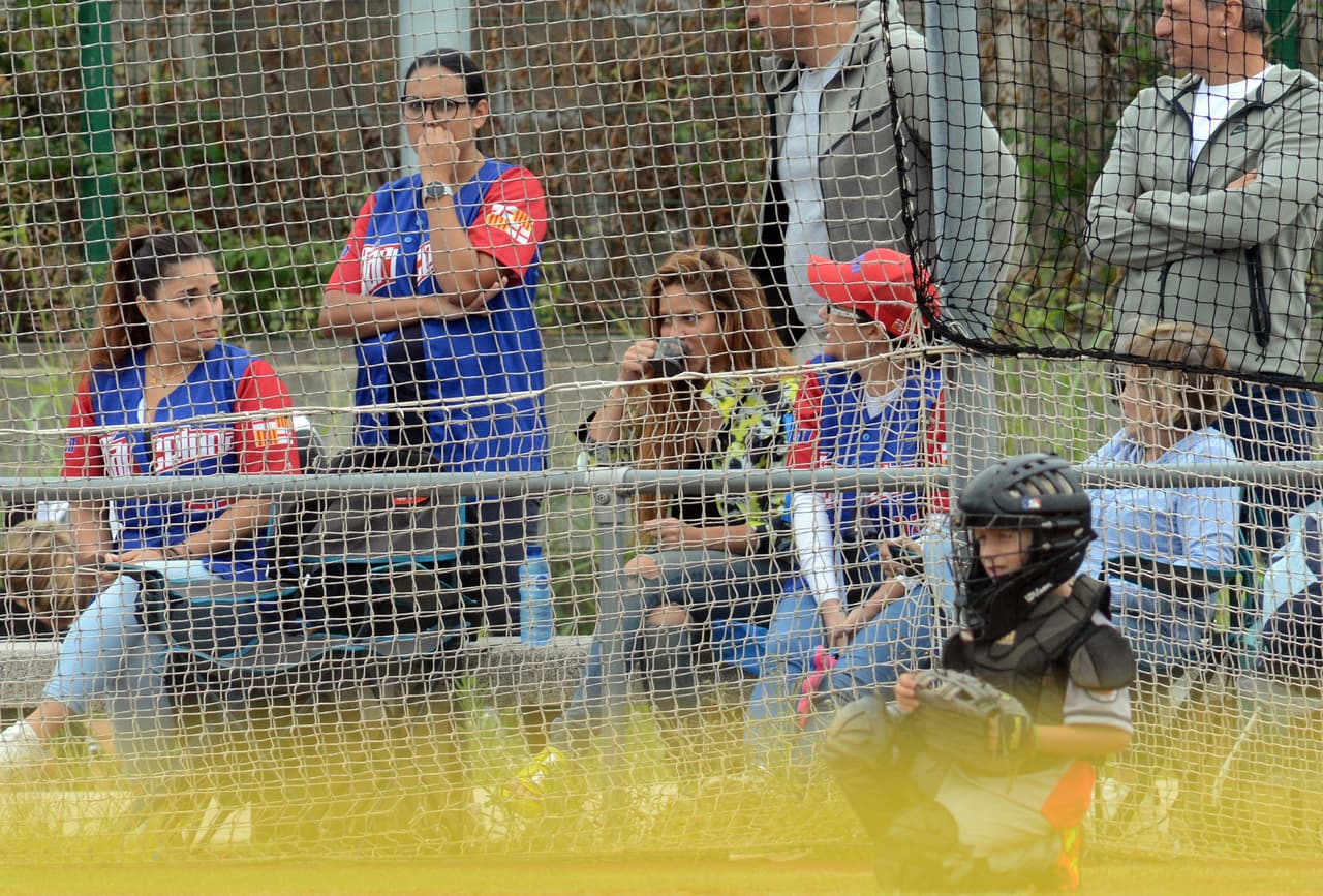 <a href="https://www.univision.com/famosos/shakira-prision-juicio-delitos-fisco-oficial">Shakira estuvo sentada</a> con el grupo de madres de los compañeros de Milan.
<br>