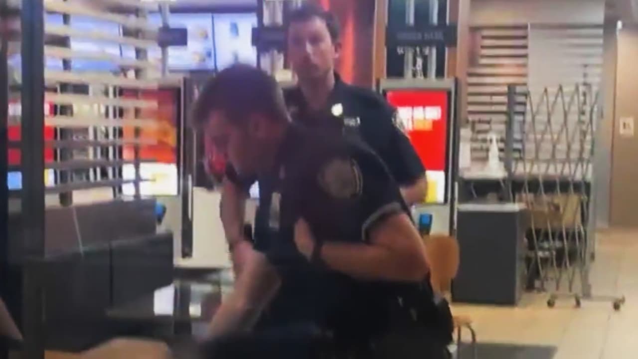 Detienen a sospechoso de apuñalar a joven australiano en un restaurante de comida rápida en Manhattan