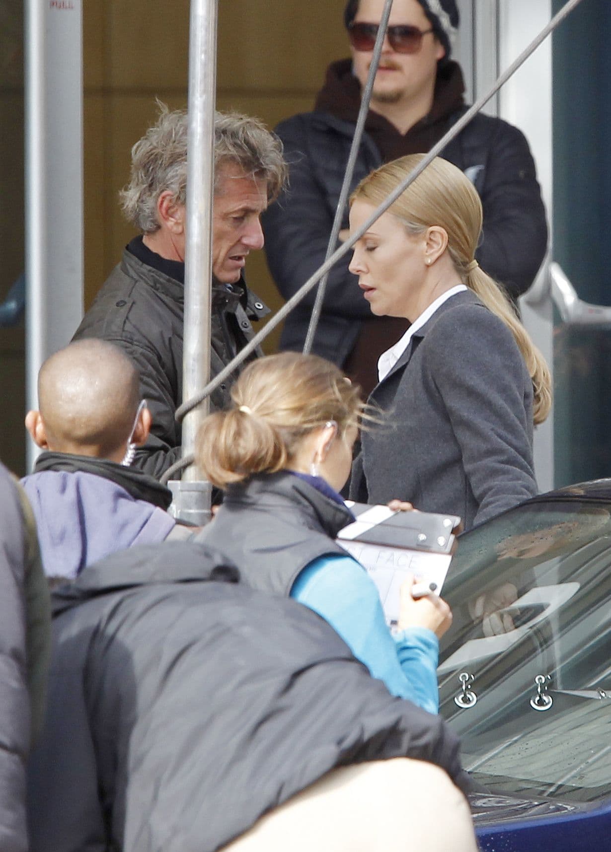 A dos meses de ruptura, Charlize y Sean han tenido que reencontrarse