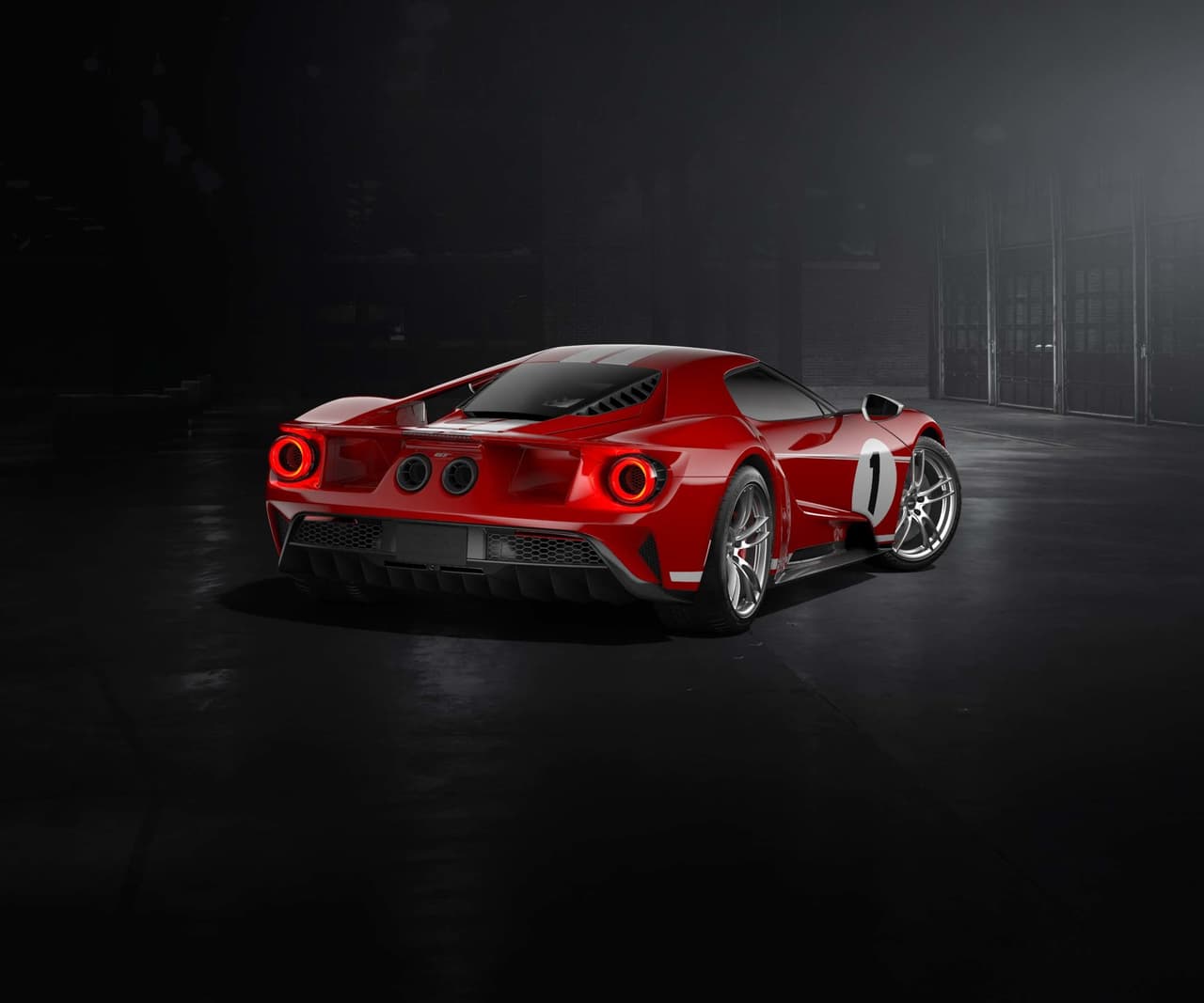 Esta edición limitada porta dos líneas blancas sobre su brillante color exterior ‘Race Red’ así como el No. 1 que porto el vehículo ganador 50 años atrás.