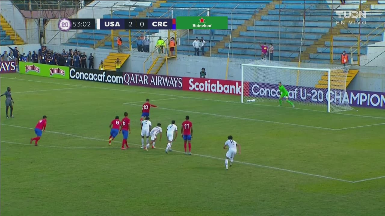 ¡Quiere colocarla en el ángulo! Brandon Aguilera perdona de penal