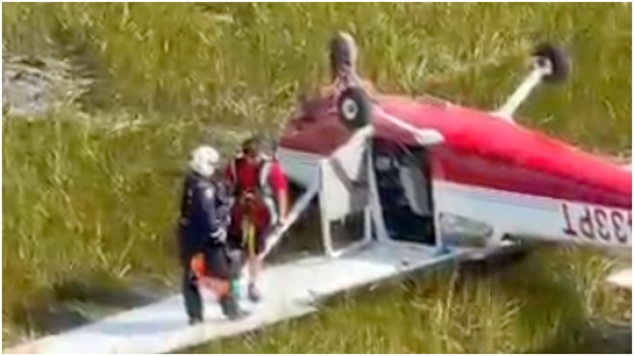 Rescatan a dos sobrevivientes de una avioneta que aterrizó de emergencia en los Everglades