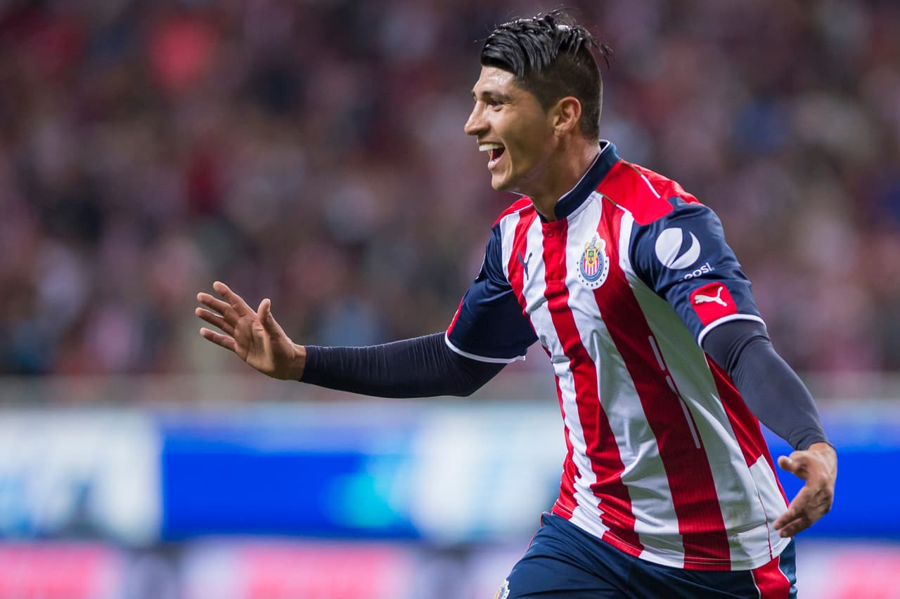 Alan Pulido se reencuentra con el gol para darle el triunfo a Chivas 