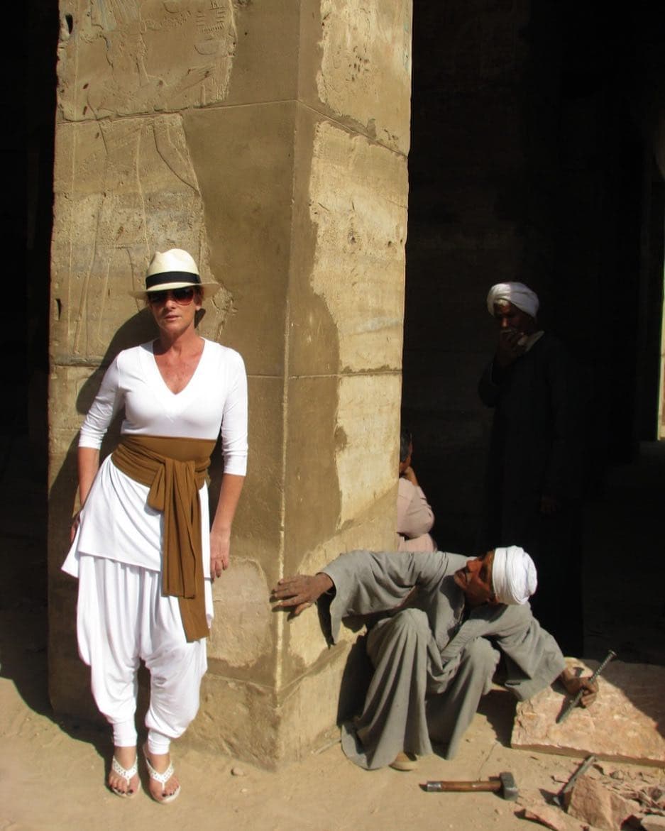 "Dejó de trabajar muchos años (como cuatro) cuando nos fuimos a vivir a Miami. Se especulaba que había sido por enfermedad, pero no, ella no quiso trabajar porque mis hijos estaban muy chicos y los trajimos a Estados Unidos, así que sentía que tenía que estar con ellos en una edad tan difícil. La formación es la que les dio su madre y ellos siguen ese ejemplo", destacó.