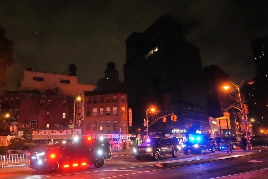 El exdirigente de Venezuela y su esposa se han declarado "no culpables", quedando ingresados en el Centro de Detención Metropolitano de Brooklyn. 
<br>
<br>Su cita del 22 de julio, 
<b><a href="https://www.univision.com/local/nueva-york-wxtv/nicolas-maduro-regresa-a-corte-en-manhattan" target="_blank">era a las 12:00 del mediodía, en la sala del juez Alvin Hellerstein, del Tribunal del Distrito Sur de Nueva York</a></b>, localizado en Manhattan. Y llegaron con 
<b>varias horas de anticipación</b>.
<br>
<br>El Sol no salía cuando fueron escoltados, de un condado a otro, bajo fuertes medidas de seguridad. ¿Cuánto duró la audiencia? Menos de 20 minutos.
