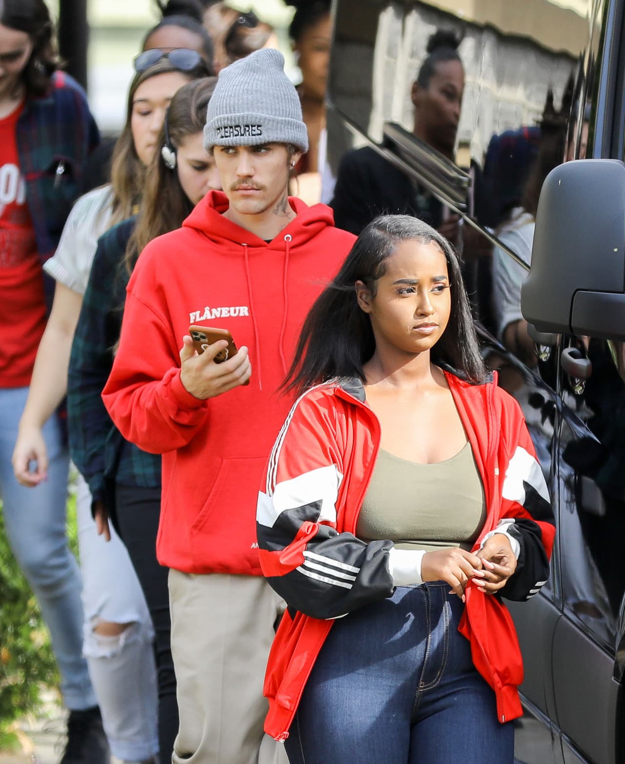 "Me ha llevado años recuperarme de todas estas 
<b><a href="https://www.univision.com/musica/justin-bieber-dijo-que-su-madre-le-dio-drogas" target="_blank">terribles decisiones</a></b>", reconoció en ese entonces, "arreglar relaciones rotas y cambiar los hábitos en las relaciones".
<br>