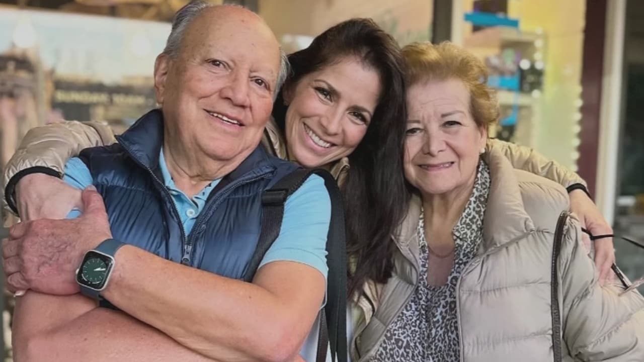 Muere padre de Alessandra Rosaldo: era una importante personalidad en la industria musical de México
