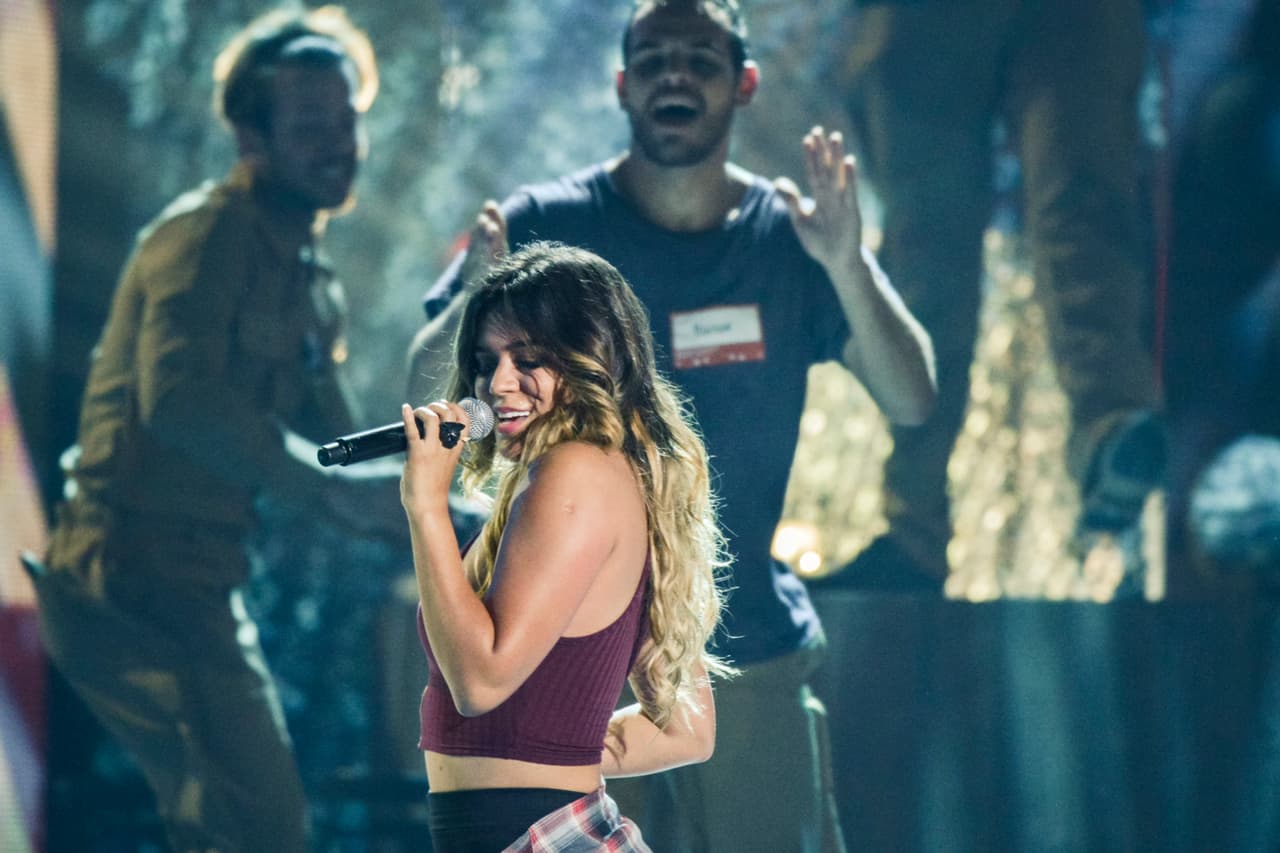 Y se le vio muy entregada. Si esto fue el ensayo, imagínate cómo será su actuación.