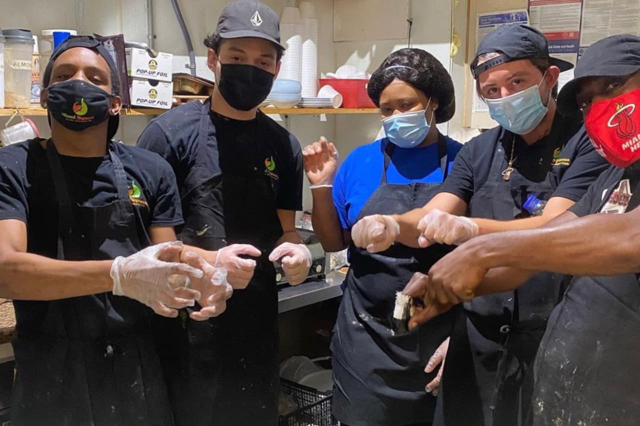 La cuenta por lo que consumió la cliente fue de $71,84 y el empleado cuando vio la propina pensó que era un error.