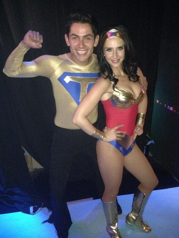 ¡Es toda una mujer maravilla! Canta, baila, actúa y está llena de amor.