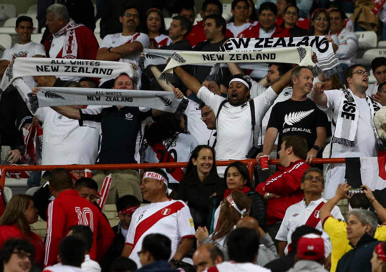 A Lima llegaron algunos neozelandeses y uno que otro chileno disfrazado de oceánico para apoyar a los visitantes.