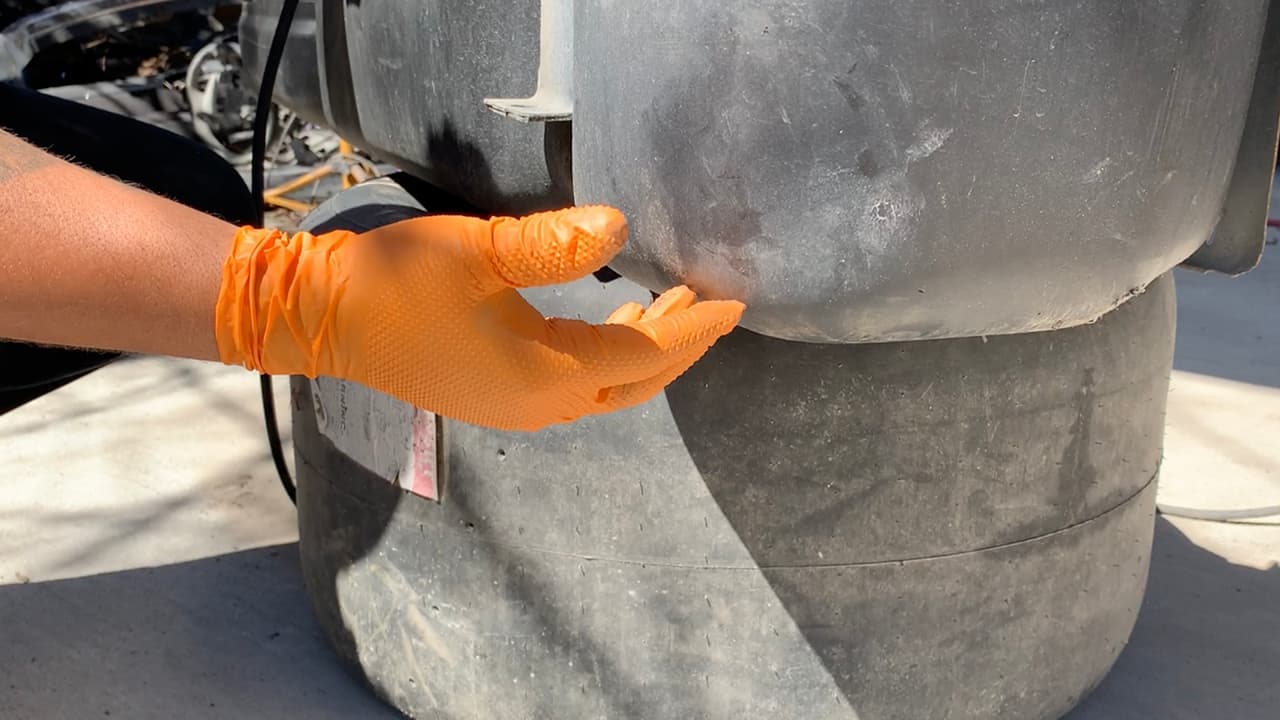 Todos los tanques de gasolina son iguales, solo varían en el tamaño y eso depende del automóvil.
