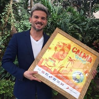 Aunque las habilidades vocales de las aspirantes a Reina de la Canción lo han mantenido reflexionando, son ciertas características de la personalidad las que más lo preocupan: "La falta de enfoque", es una de ellas. "Pero —asegura— para eso estamos aquí, para ir ayudándolas a que lo mantengan".