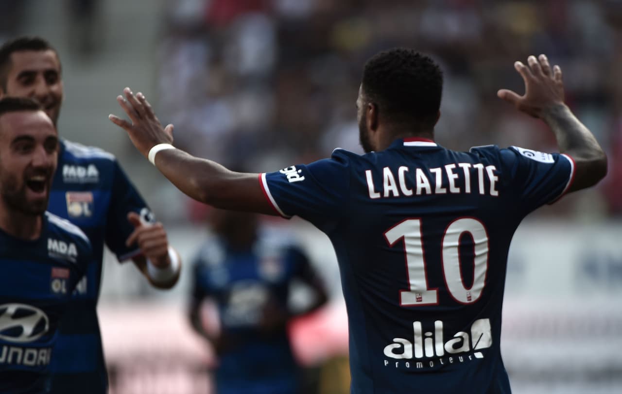 'Hat-trick' de Lacazette da primer triunfo al Lyon ante Nancy en estreno de la Liga francesa