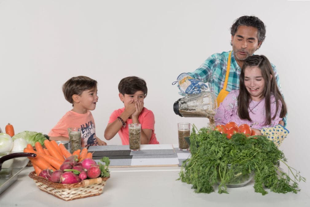 Dentro de la telenovela Raúl Araiza tenía hijos, quienes a casi tres años de estrenarse el proyecto ya lucen más grandes.
<br>