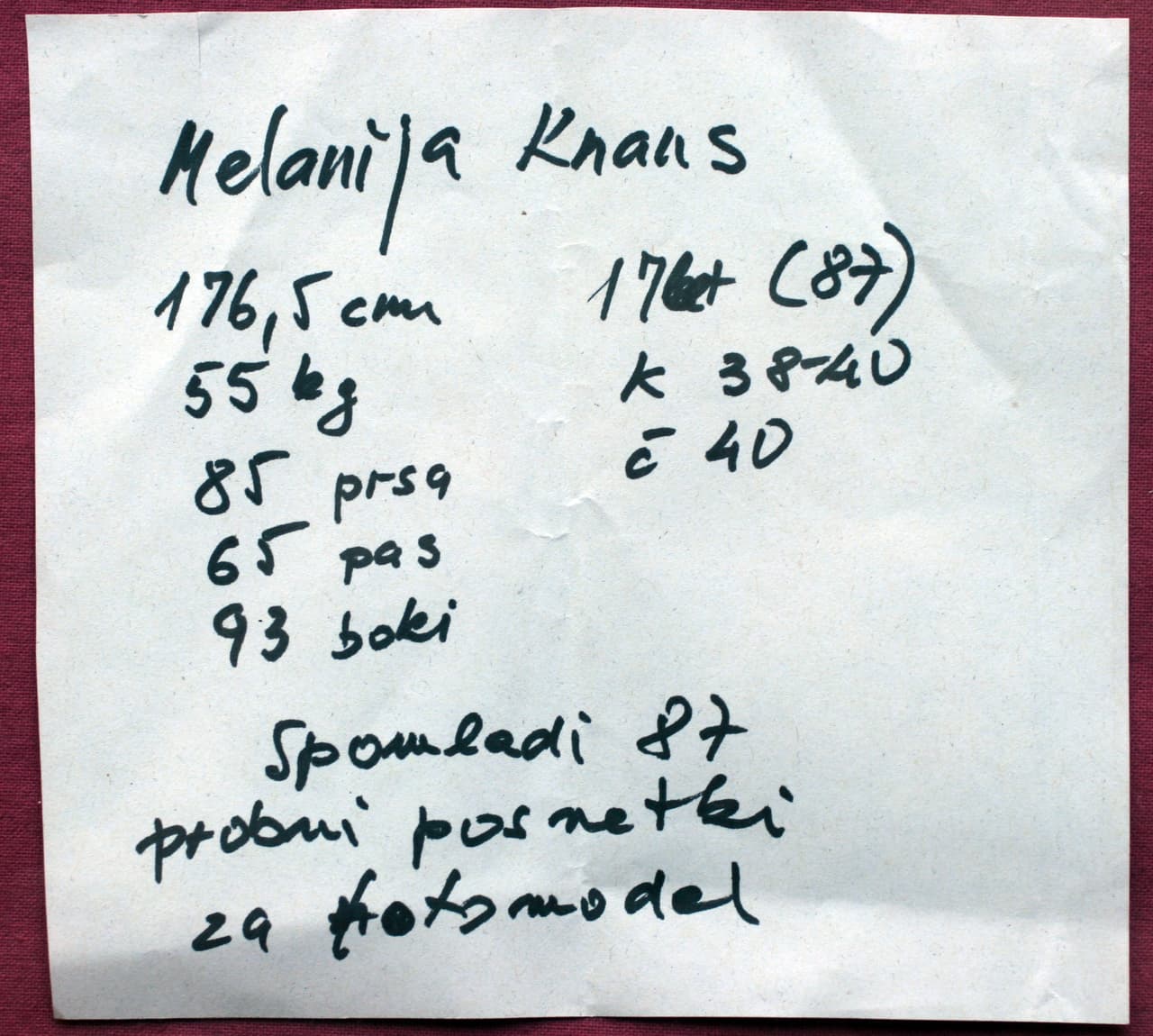 Durante sus primeras sesiones de fotos con Melania, Stane Jerko tomó sus medidas, las cuales contrastan con las que luego exhibió el portal Fashion Model Directory, con cinco centímetros más de busto. El portal dijo a Univision que obtuvieron las medidas en 2005 de la agencia de Melania.