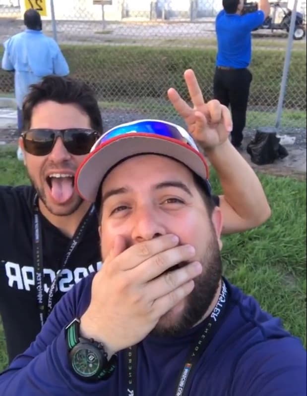 Los Pichy Boys todavía no pueden creer lo rápido qué van los autos.