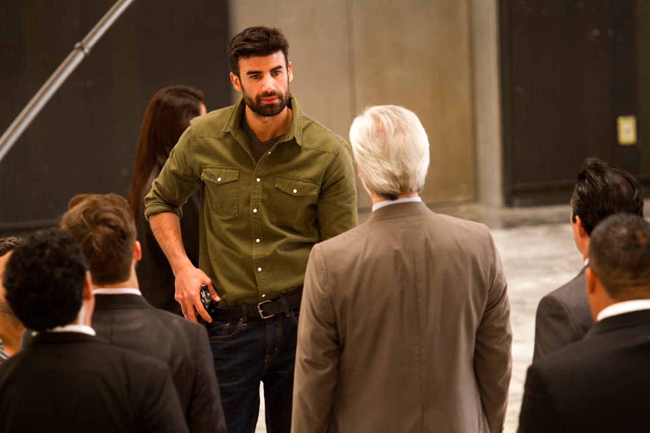 En la serie 
<b><a href="http://www.univision.com/series/la-piloto">'La piloto'</a></b>, 'El Senador' Sinisterra estaba seguro que saldría bien librado de sus vínculos con los hermanos Lucio y el narcotráfico.