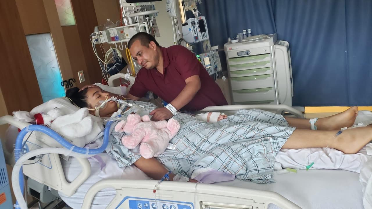 Honduran girl taken off life support after she tried to take her own life when her father was denied at the border