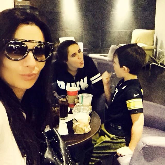 Además, es mamá de los traviesos, Valentina, de 14 años, y Santi, de cinco.