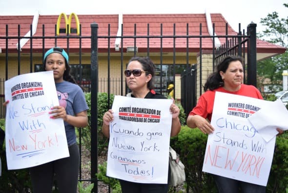 Dora Peña en protesta porque aumenten el salario mínimo