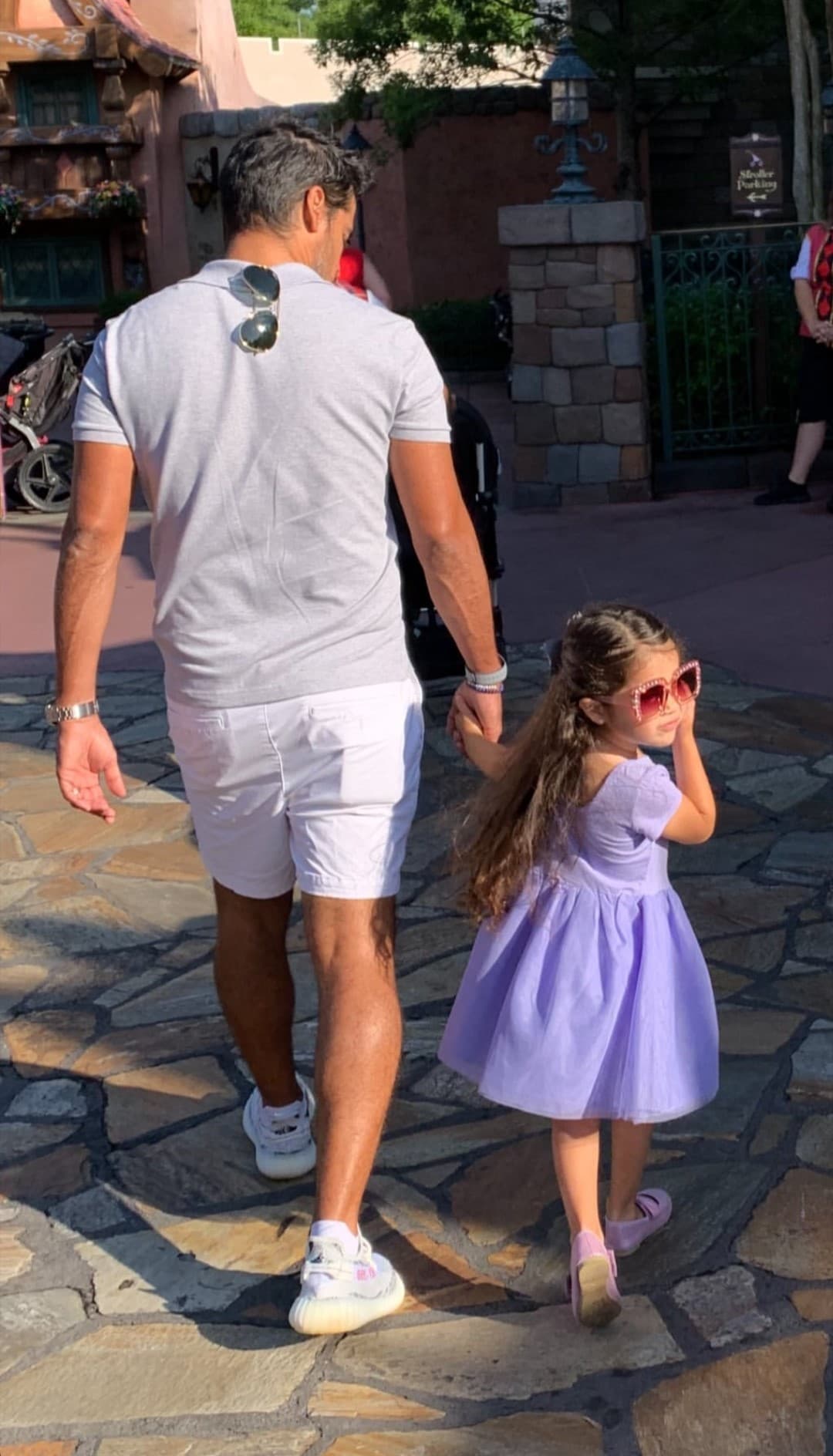 Giulietta no contenía la emoción por la experiencia que estaba a punto de vivir. Su papi la llevó de la mano a cumplir su sueño.