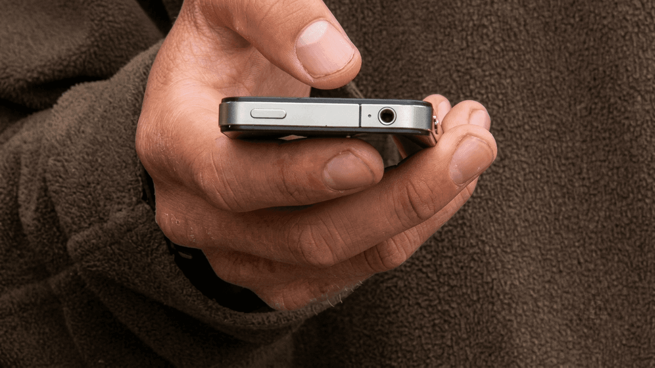 Celulares, redes sociales y mensajes: ¿Por qué hablamos cada vez menos y cómo impacta en nuestro estado de ánimo?