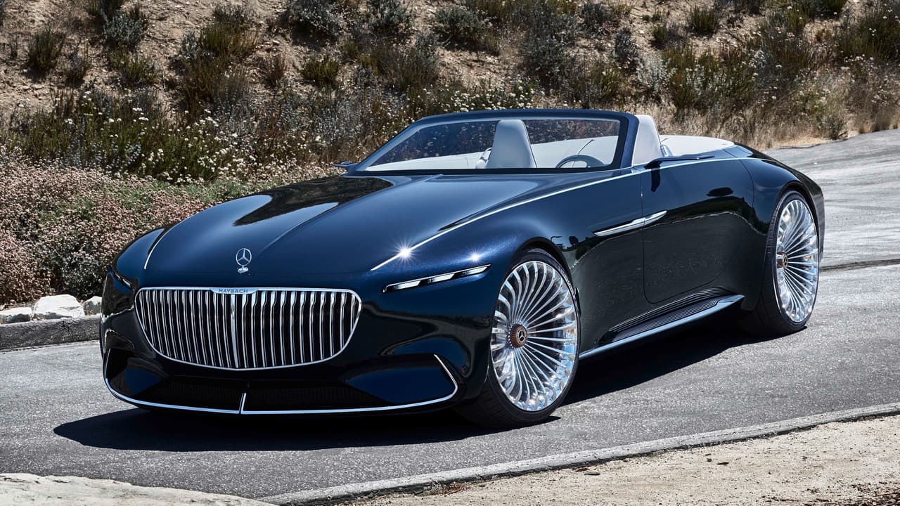 El Vision Mercedes-Maybach 6 Cabriolet es una auto 
<b>totalmente eléctrico</b>. Sus cuatro motores magnéticos sincronizados no solo le dan tracción integral sino que le proporcionan una potencia de 
<b>750 caballos de fuerza</b> que le permiten acelerar de 
<b>0 a 60 millas por hora en aproximadamente 4 segundos</b> sin contaminar el medio ambiente.