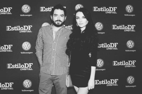 "Estoy abriendo una tienda de renta de vestidos, para fiestas, XV años, de todo un poco, está muy padre, todavía no hago la inauguración oficial, pero estoy muy contento de abrirlo, lo estoy abriendo junto con mi novia y nos está yendo bastante bien, entonces ahí vamos", reveló el actor para los micrófonos de 
<a href="http://www.radioformula.com.mx/">RadioFórmula</a>.