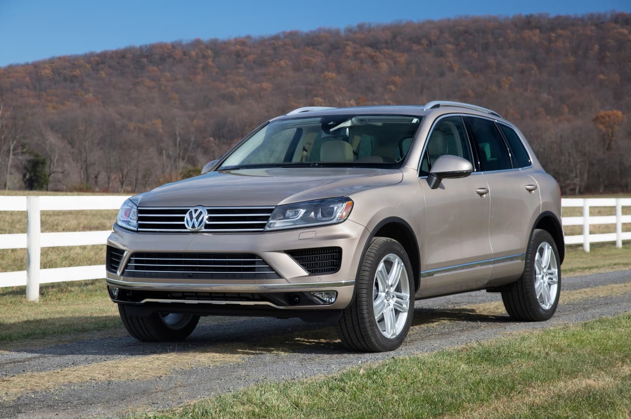 <b>Volkswagen Toaureg</b>
<br>La que fuera la SUV grande de Volkswagen se despide y deja su lugar como hermana mayor a la VW Atlas y sus tres filas de asientos.