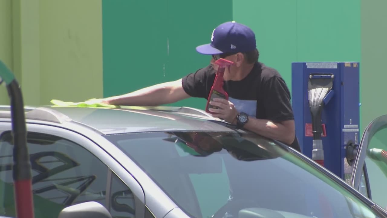 De explotados a empresarios: cinco hispanos revolucionan en la industria de los ‘car washers’ en Los Ángeles