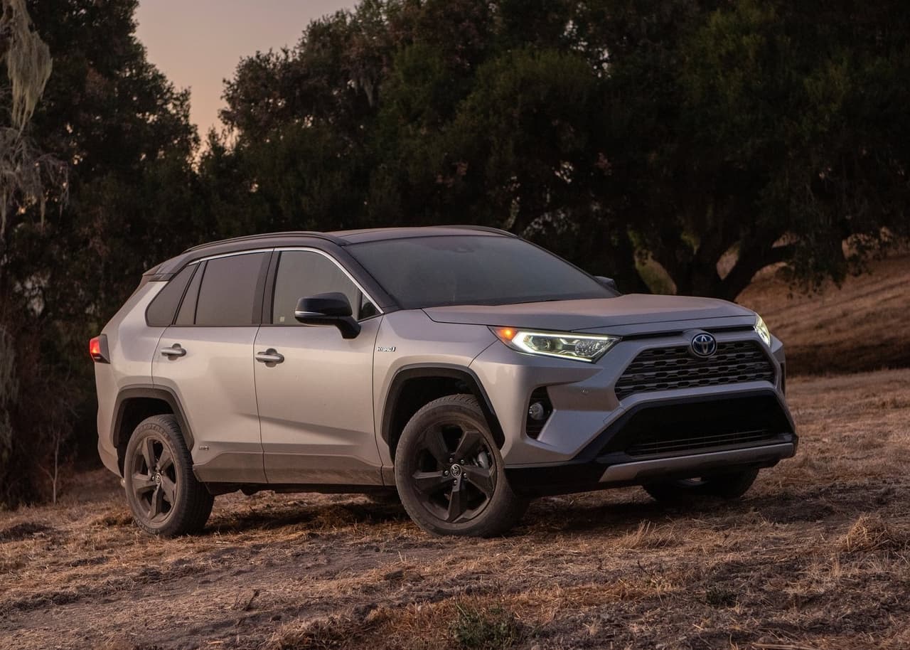 <h3 class="cms-H3-H3"><b>6. Toyota RAV4 Hybrid</b></h3>
<br>
<br>Una 
<b>Toyota RAV4 Hybrid</b> con 1 o 2 años de uso en promedio cuesta 
<b>14.8% más</b> que una unidad nueva. Quiere decir que se vende por 
<b>5,298 dólares más</b> que su precio original.
<br>