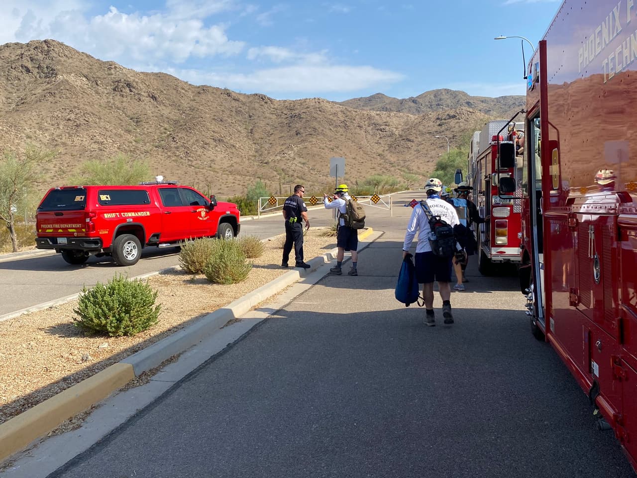 <a href="https://www.phoenix.gov/parks/trails/take-a-hike-do-it-right" target="_blank">El Departamento de Parques y Recreación</a> de la ciudad de Phoenix recuerda a la comunidad seguir las siguientes recomendaciones si planea subir alguna de las montanas de la región:
<br>