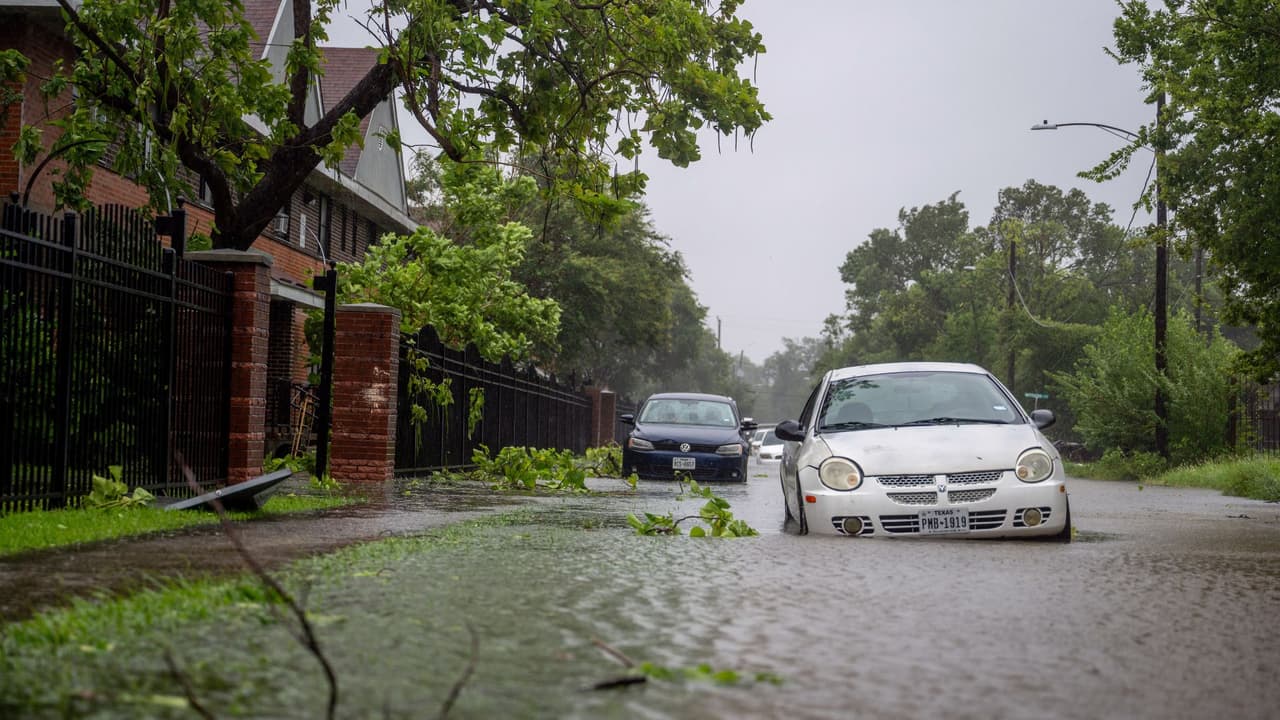 Gobernador de Texas anuncia aprobación de ayuda federal por catástrofe para otros 10 condados tras Beryl