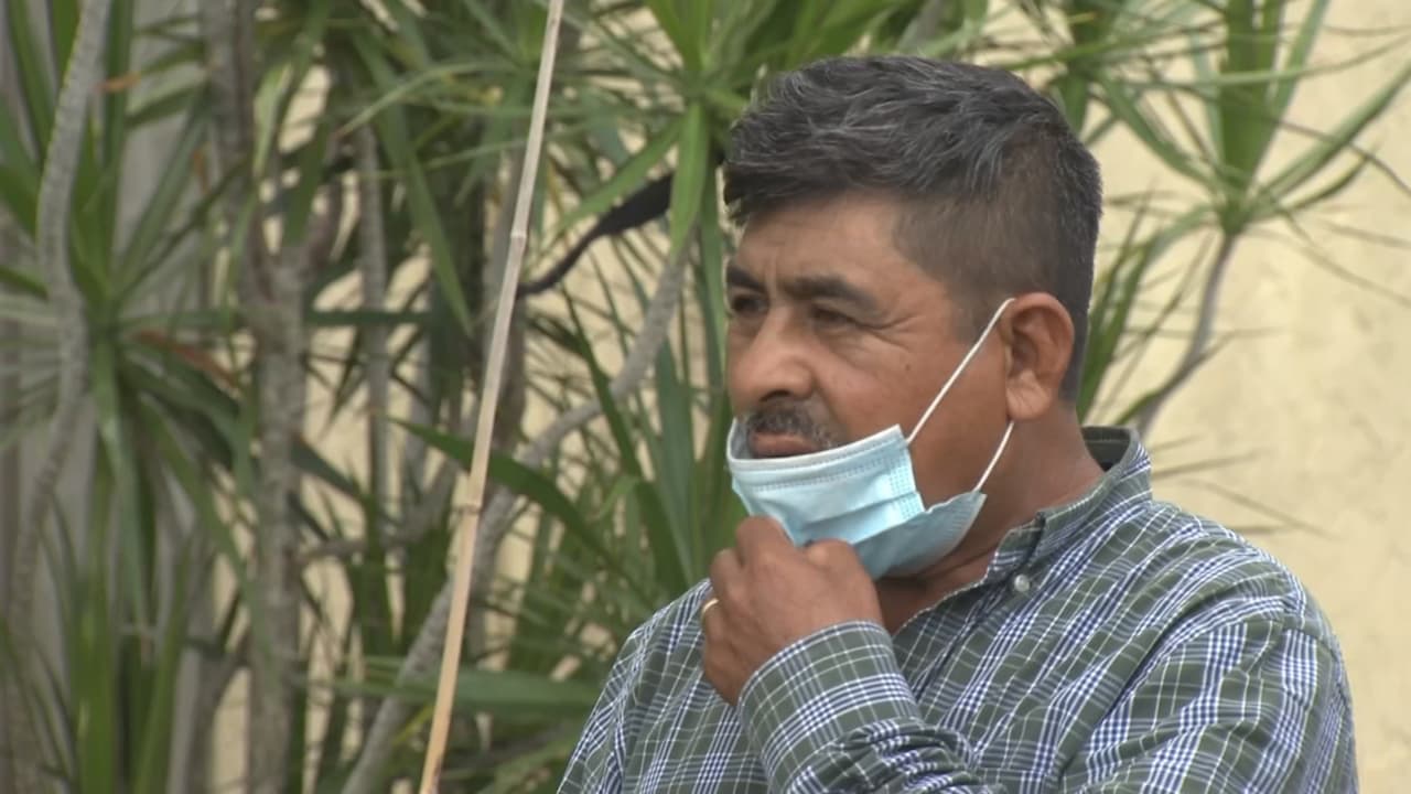 Labra dice que siente temor de salir de su casa o de que estos dos atacantes entren a la fuerza a golpearlo de nuevo.