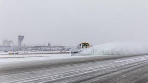 Aeropuerto Internacional de Filadelfia cancela cientos de vuelos mientras la tormenta invernal azota el Medio Oeste