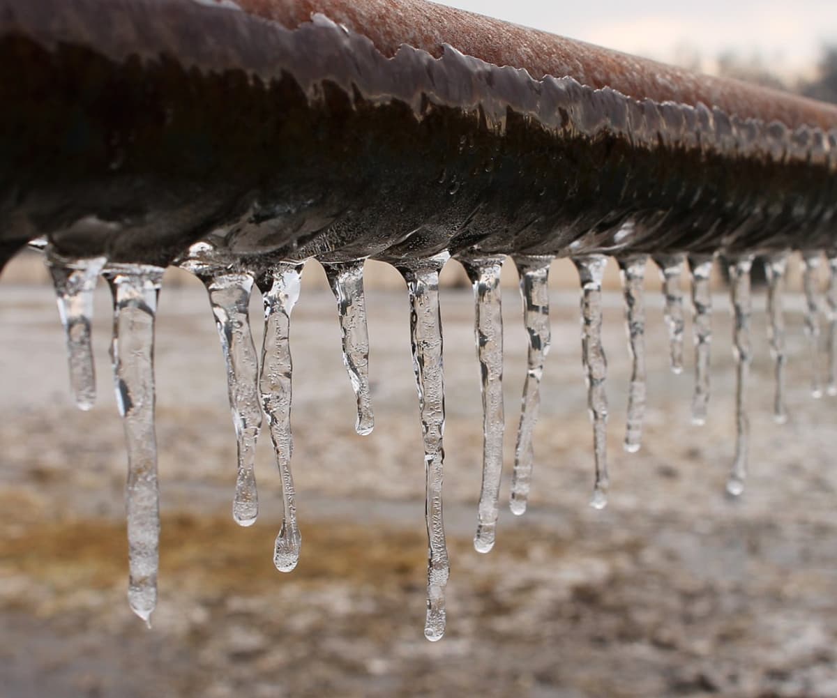 Funcionarios han recibido durante varios días quejas de los habitantes porque no tienen agua y esto se debe a que las tuberías están congeladas por las bajas temperaturas.