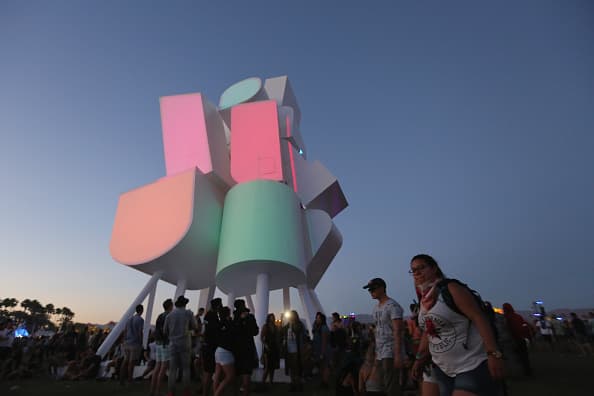 Estampas de las multitudes, los espectáculos y toda la diversión que han invadido el valle de Coachella durante el esperado festival de música y arte que se celebra en California.