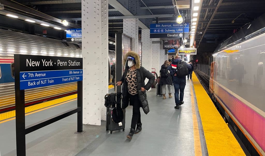Cuatro apuñalamientos dejan dos muertos y obligan el despliegue de 500 agentes en el metro de Nueva York