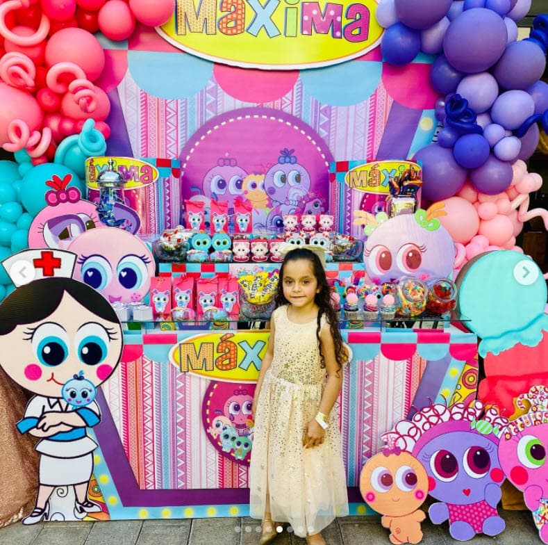 En el caso de Máxima, el tema que fue marco de su fiesta correspondió a la línea de muñecos y juguetes conocidos como Ksimeritos, diseñados por una juguetería mexicana.