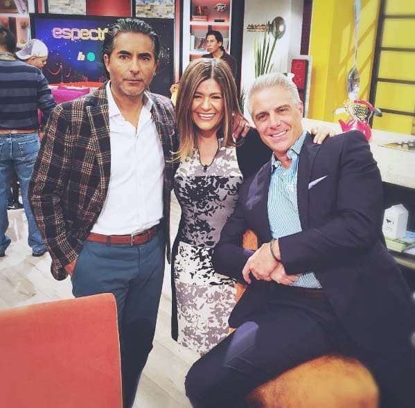 Además de ser compañeros de trabajo, son muy buenos amigos.