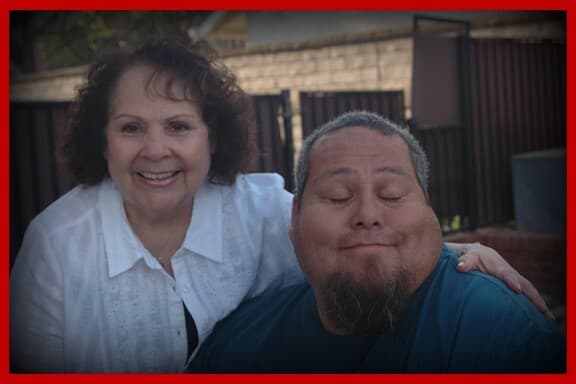 Tommy Macías con su madre Hilda