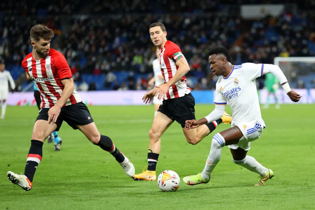 Real madrid no se quiere despegar de la cima de la tabla y le pegan 1-0 al Athletic Club con gol de Karim Benzema.
