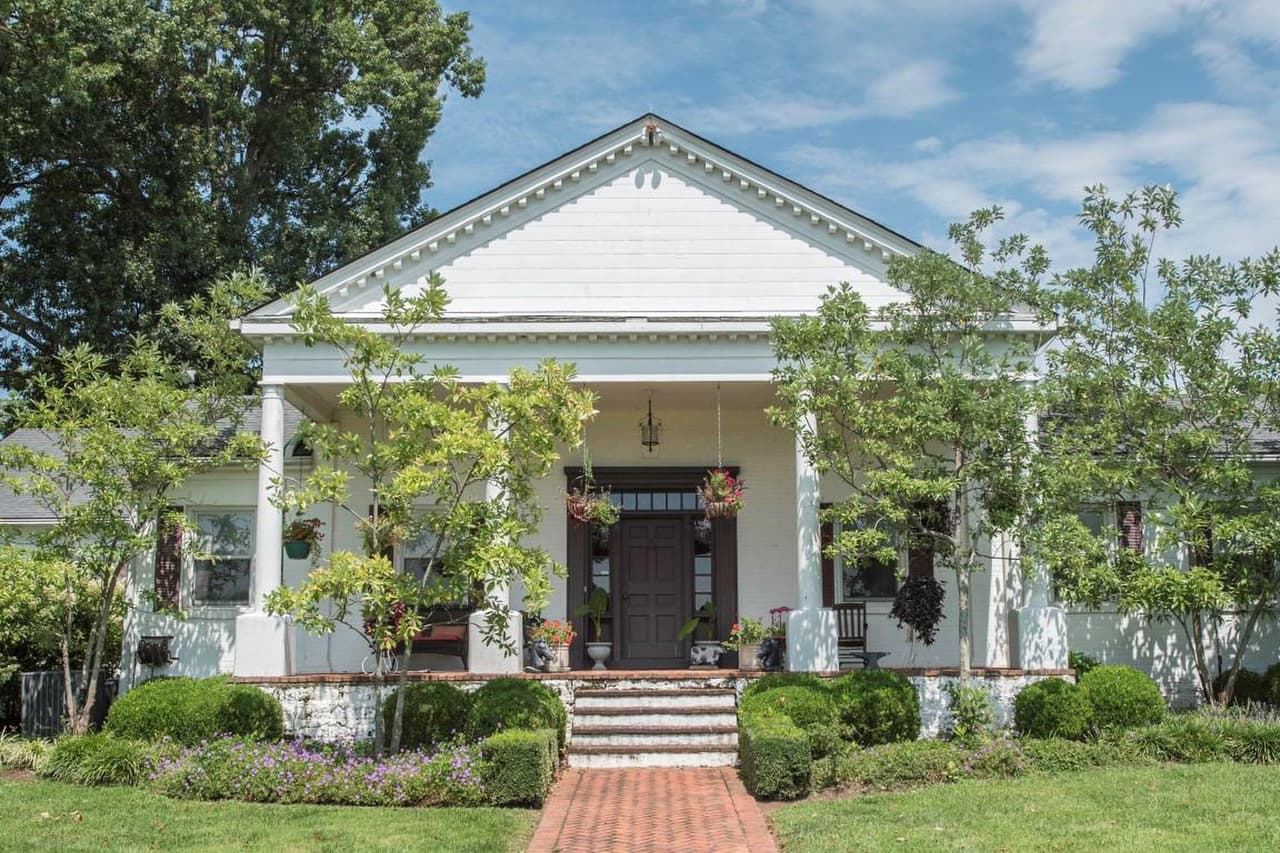 A finales del 2016, Johnny Depp comenzó las gestiones para nuevamente vender la propiedad.