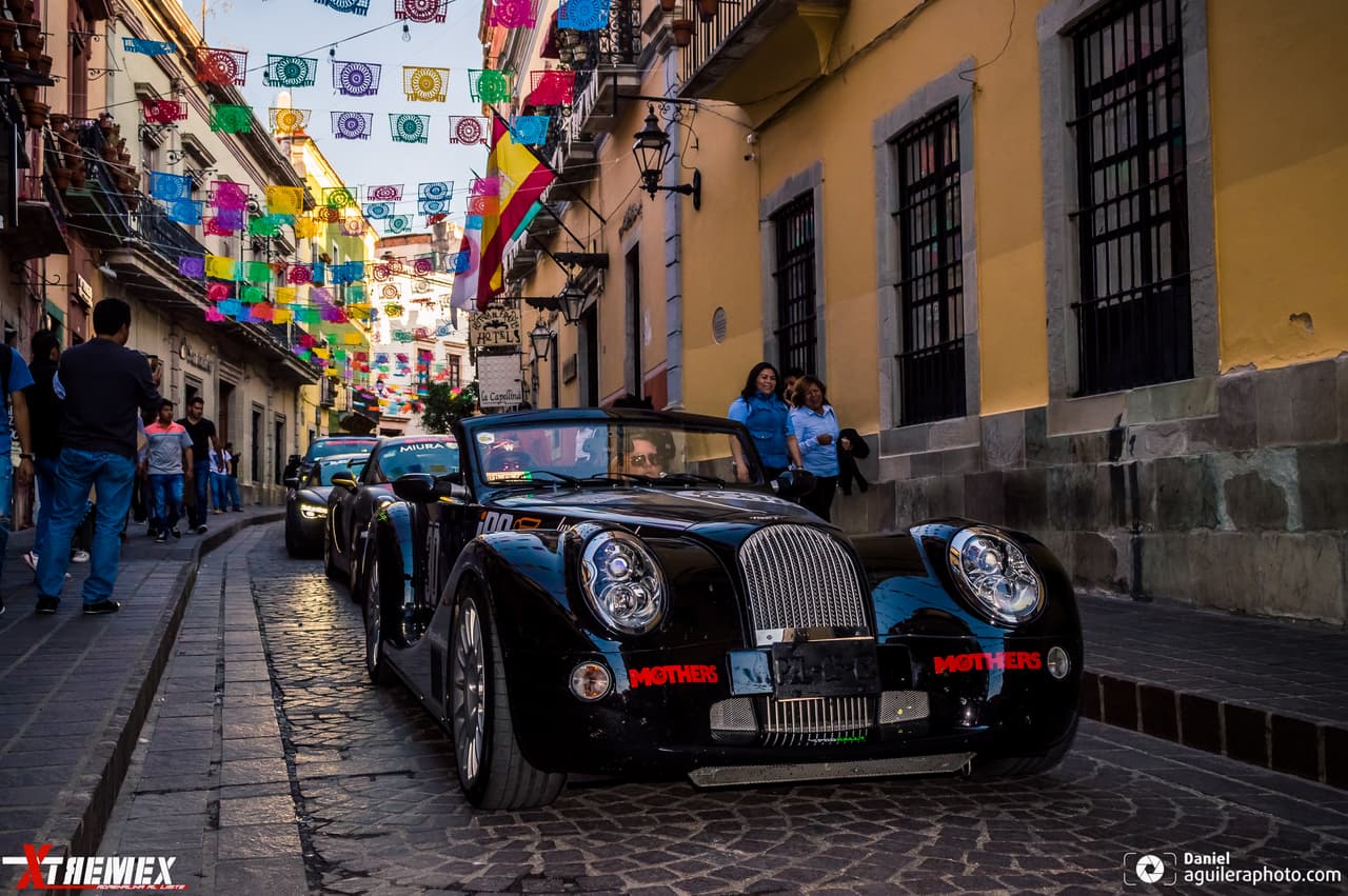 De acuerdo con Gonzalo Dávila, este 
<b>Morgan Aero8</b> fue proablemente uno de los autos más exclusivos y costosos de la caravana.
<br>Cuenta con un motor BMW V8 de 4.8 litros y 367 caballos de fuerza y 370 libras-pie de torque. Su velocidad máxima es de 170 mph (273 km/h). Precio estimado: más de 200,000 dólares.